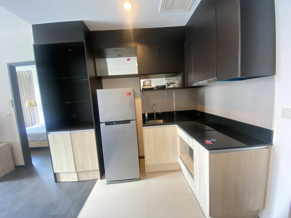 For rent: Edge by Sansiri Sukhumvit 23, 21st floor, city view, spacious room, comfortable, fully furnished, reserve now.
