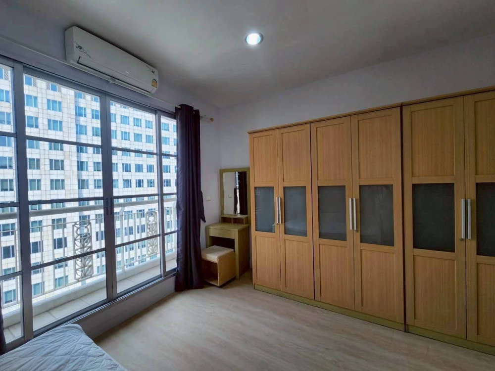 For rent: AP City Smart Sukhumvit 18, large penthouse, 180 sq.m., fully furnished, expansive views, ideal for families or those seeking convenience.