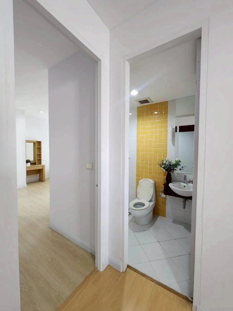 For rent: AP City Smart Sukhumvit 18, large penthouse, 180 sq.m., fully furnished, expansive views, ideal for families or those seeking convenience.