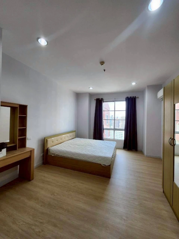 For rent: AP City Smart Sukhumvit 18, large penthouse, 180 sq.m., fully furnished, expansive views, ideal for families or those seeking convenience.