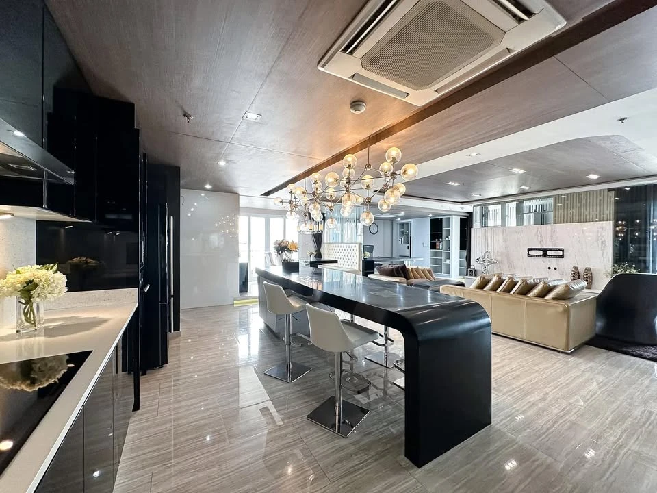 For rent, AP City Smart Sukhumvit 18, very large room, luxuriously decorated with built-in furniture, with quality furniture, book now.