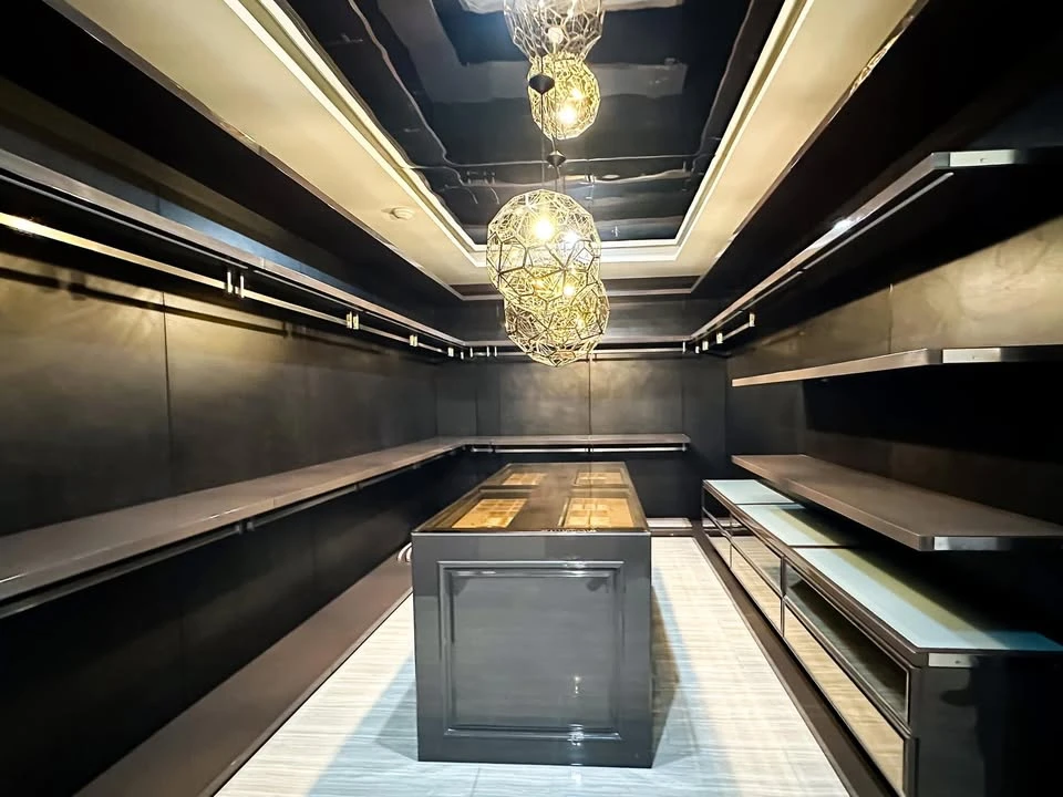For rent, AP City Smart Sukhumvit 18, very large room, luxuriously decorated with built-in furniture, with quality furniture, book now.