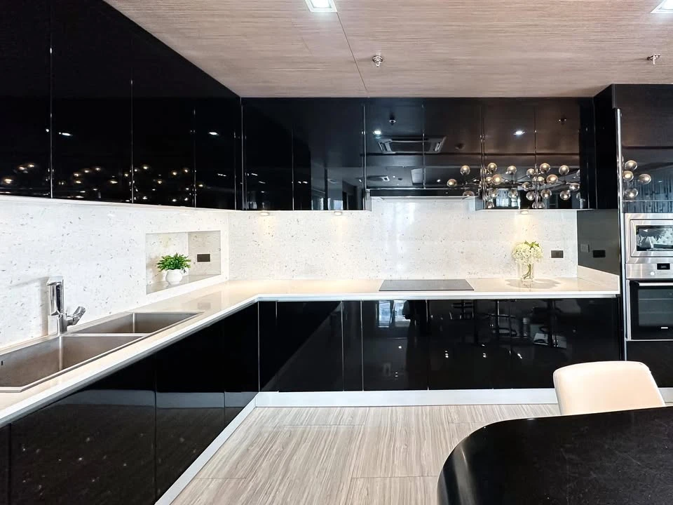 For rent, AP City Smart Sukhumvit 18, very large room, luxuriously decorated with built-in furniture, with quality furniture, book now.