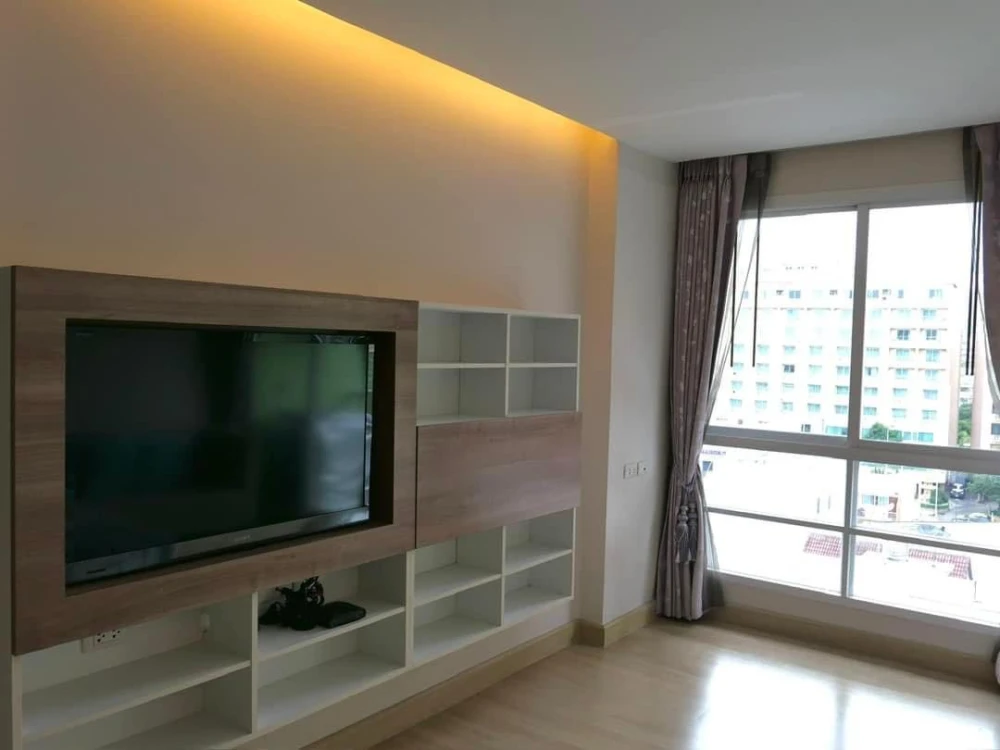 For rent: Emerald Residence Ratchada, 8th floor, Building A, quiet atmosphere, very suitable for relaxation. Must book.