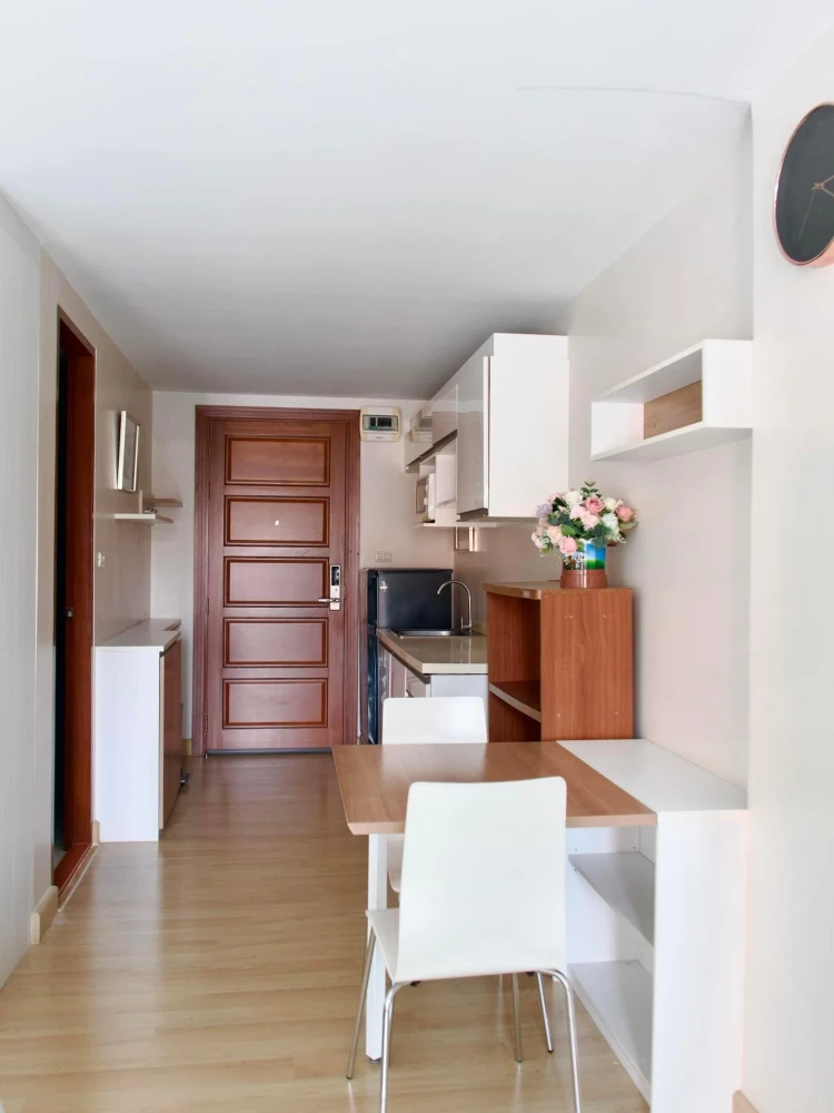 For rent: Emerald Residence Ratchada, 8th floor, Building A, quiet atmosphere, very suitable for relaxation. Must book.