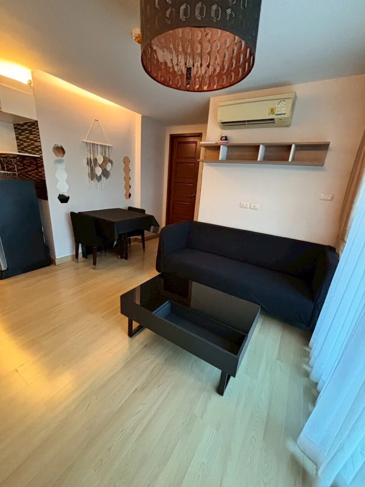 For rent: Emerald Residence Ratchada, private corner room, spacious area, beautifully decorated with style, must arrange it.