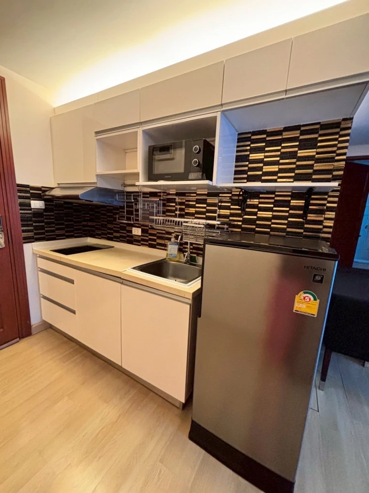 For rent: Emerald Residence Ratchada, private corner room, spacious area, beautifully decorated with style, must arrange it.