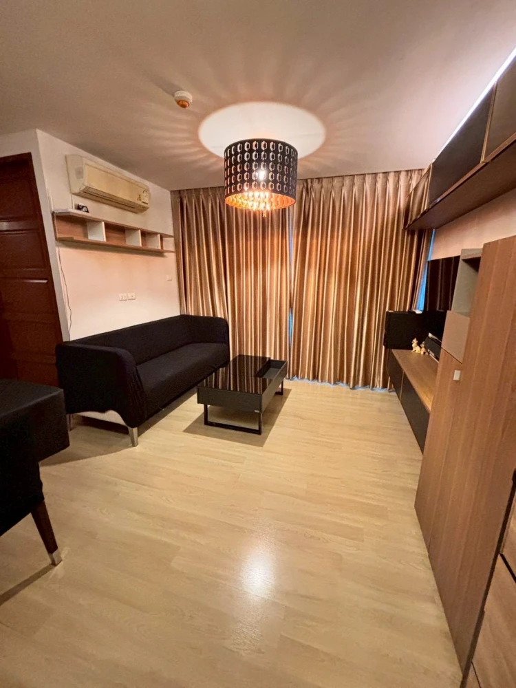For rent: Emerald Residence Ratchada, private corner room, spacious area, beautifully decorated with style, must arrange it.