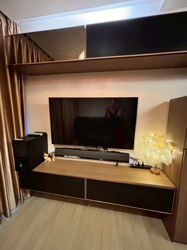 For rent: Emerald Residence Ratchada, private corner room, spacious area, beautifully decorated with style, must arrange it.