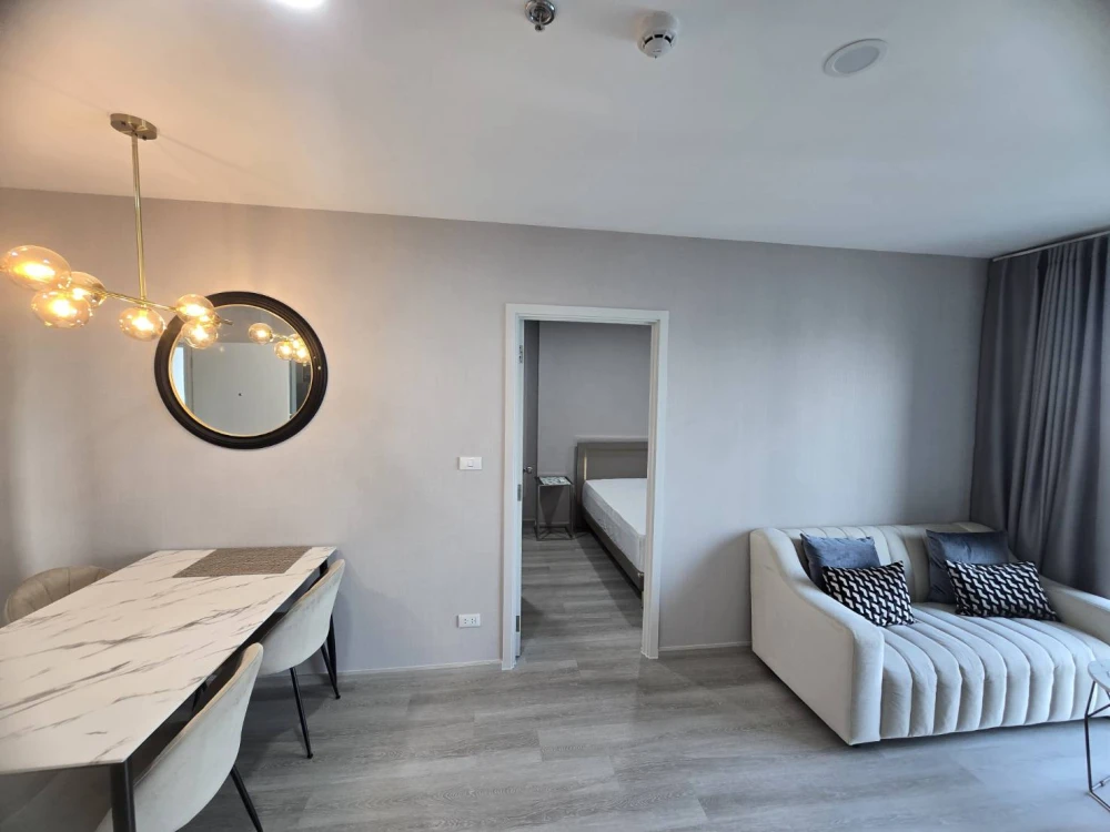 For sale/rent Elio Sathorn Wutthikarn, high floor unit, spacious and comfortable, fully furnished with complete amenities. Book now, don't miss out!!!