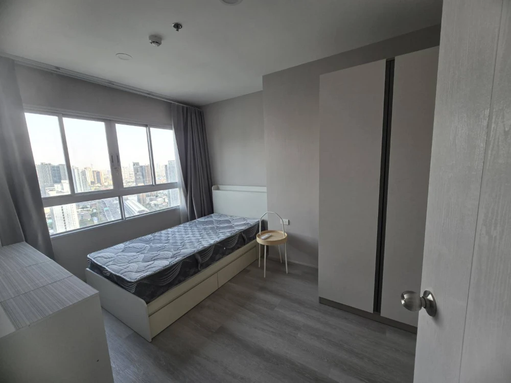 For sale/rent Elio Sathorn Wutthikarn, high floor unit, spacious and comfortable, fully furnished with complete amenities. Book now, don't miss out!!!