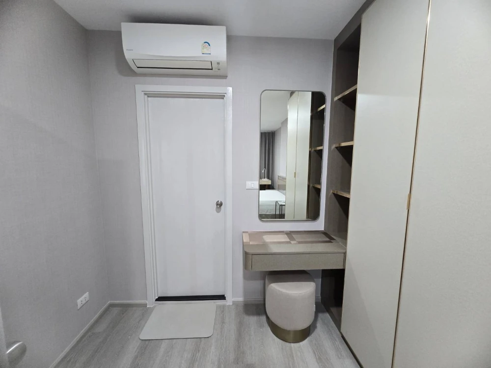 For sale/rent Elio Sathorn Wutthikarn, high floor unit, spacious and comfortable, fully furnished with complete amenities. Book now, don't miss out!!!