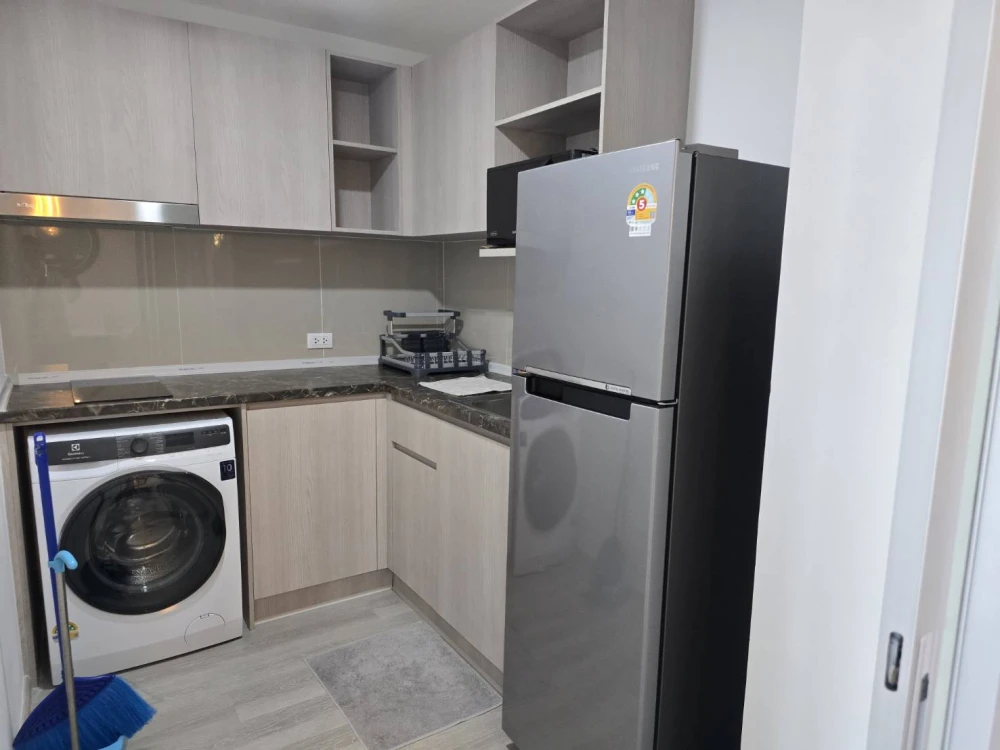 For sale/rent Elio Sathorn Wutthikarn, high floor unit, spacious and comfortable, fully furnished with complete amenities. Book now, don't miss out!!!