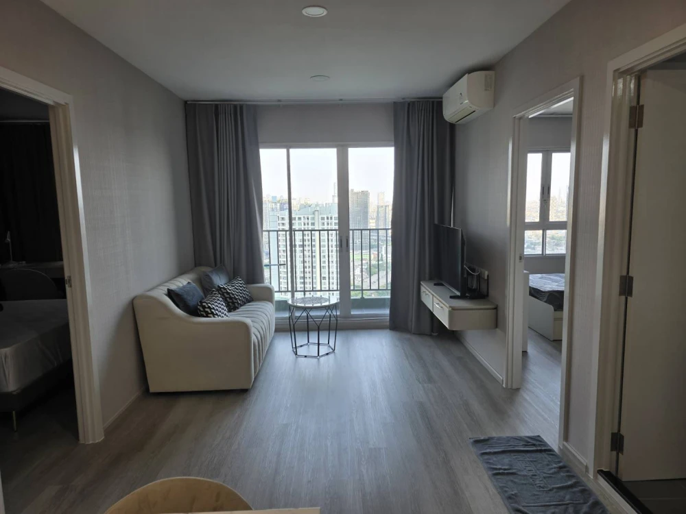 For sale/rent Elio Sathorn Wutthikarn, high floor unit, spacious and comfortable, fully furnished with complete amenities. Book now, don't miss out!!!