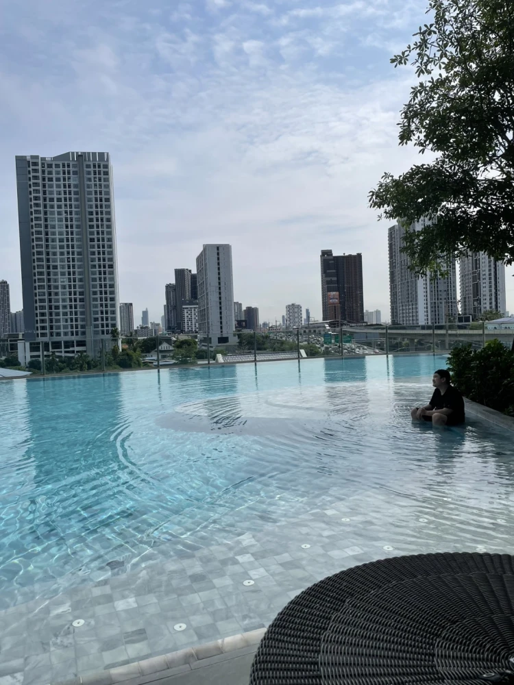 For sale/rent Elio Sathorn Wutthikarn, high floor unit, spacious and comfortable, fully furnished with complete amenities. Book now, don't miss out!!!