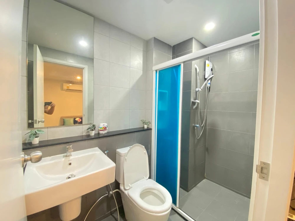 For rent, Elio Del Moss, Phaholyothin 34, 4th floor, pool view, peaceful, shady, fully furnished, able to move in.