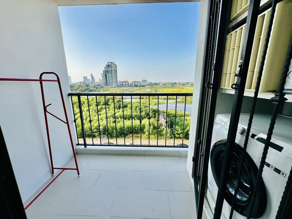 For rent: Espana Condo Resort Pattaya (Jomtien), spacious room, city view, fully furnished with electrical appliances. Must book.