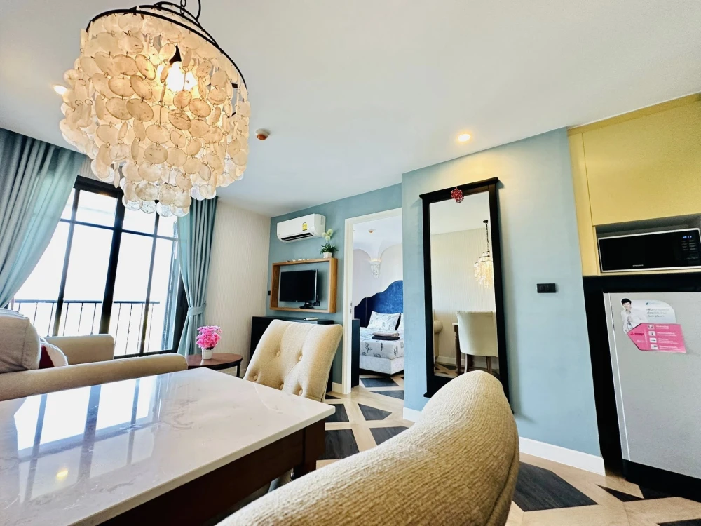 For rent: Espana Condo Resort Pattaya (Jomtien), spacious room, city view, fully furnished with electrical appliances. Must book.