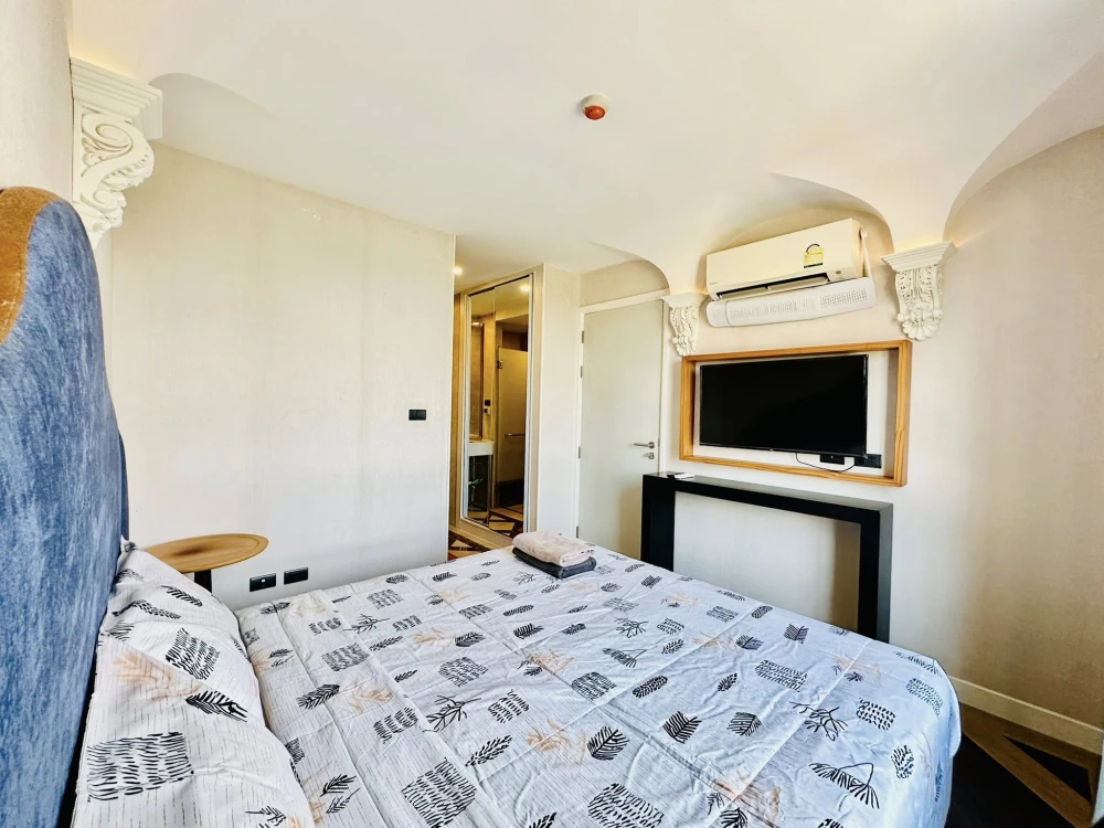 For rent: Espana Condo Resort Pattaya (Jomtien), spacious room, city view, fully furnished with electrical appliances. Must book.