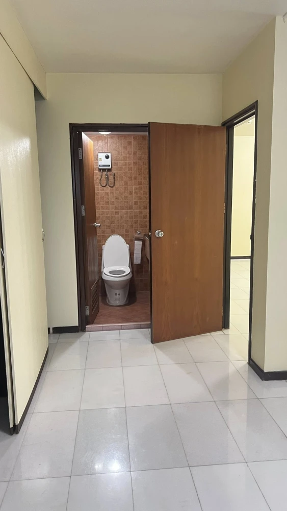 For rent, SV City Rama 3, outside view, very beautiful at night, breezy room, good ventilation, this price is a must-have.