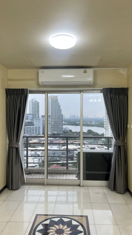 For rent, SV City Rama 3, outside view, very beautiful at night, breezy room, good ventilation, this price is a must-have.