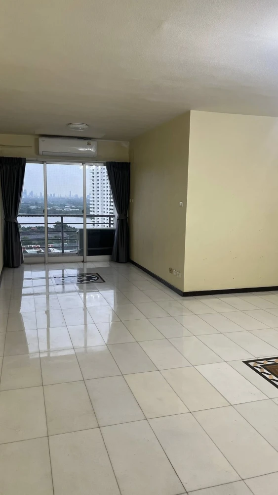 For rent, SV City Rama 3, outside view, very beautiful at night, breezy room, good ventilation, this price is a must-have.