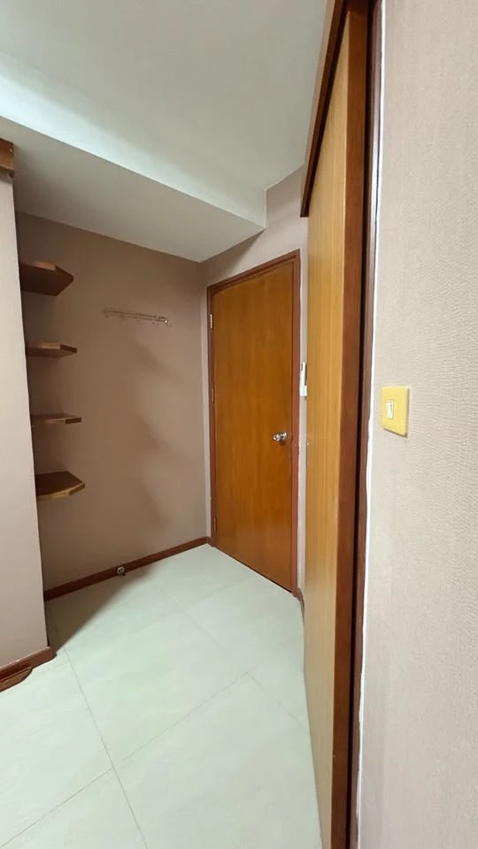 For rent, SV City Rama 3, very spacious room, 3 bedrooms, 2 bathrooms, very high floor, great breeze, don't miss it.
