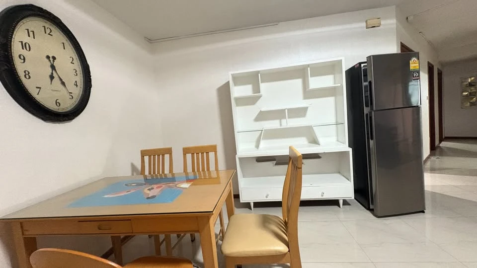 For rent, SV City Rama 3, very spacious room, 3 bedrooms, 2 bathrooms, very high floor, great breeze, don't miss it.