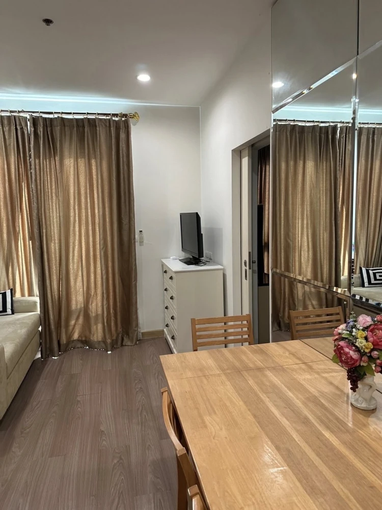 For rent: Astro Condominium, 29th floor, very high, 3 bedrooms, 2 bathrooms, can accommodate many people, book now before it's gone.