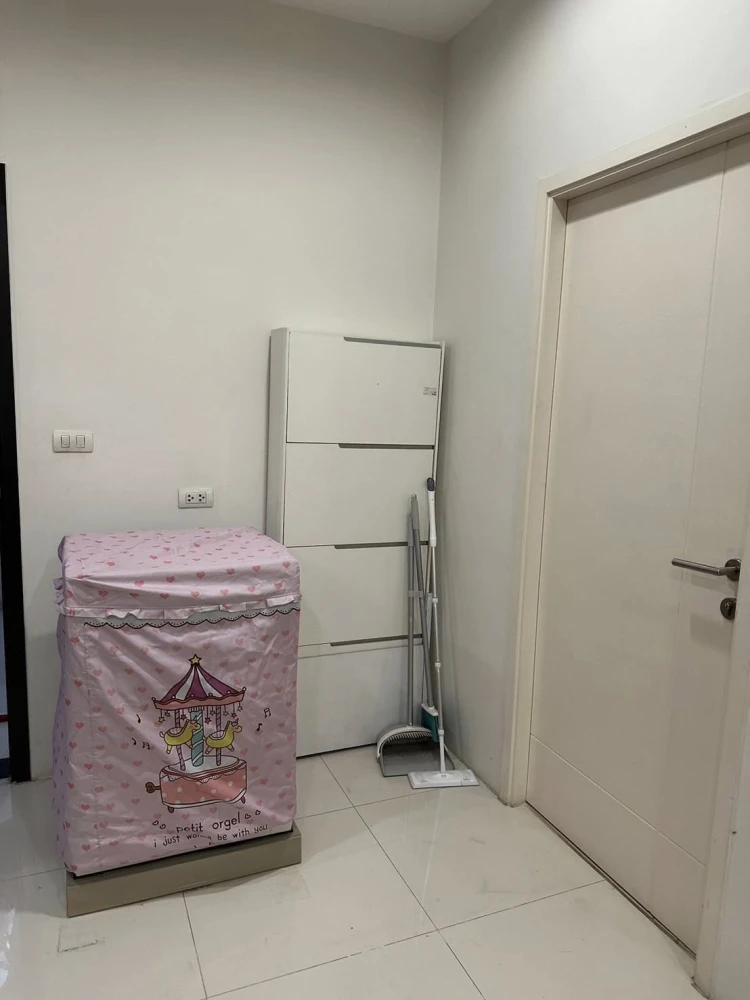 For rent: Astro Condominium, 29th floor, very high, 3 bedrooms, 2 bathrooms, can accommodate many people, book now before it's gone.