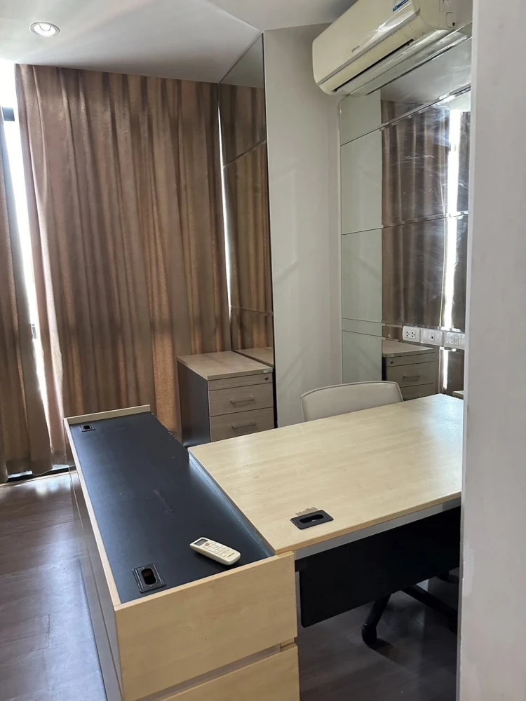 For rent: Astro Condominium, 29th floor, very high, 3 bedrooms, 2 bathrooms, can accommodate many people, book now before it's gone.