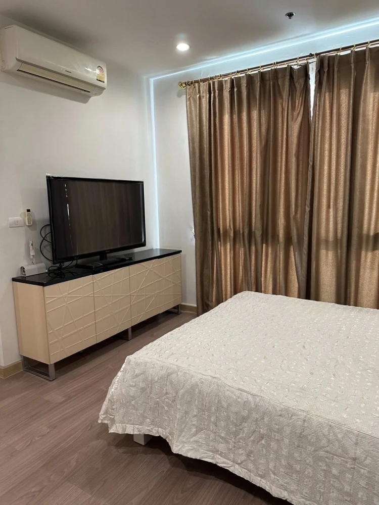 For rent: Astro Condominium, 29th floor, very high, 3 bedrooms, 2 bathrooms, can accommodate many people, book now before it's gone.