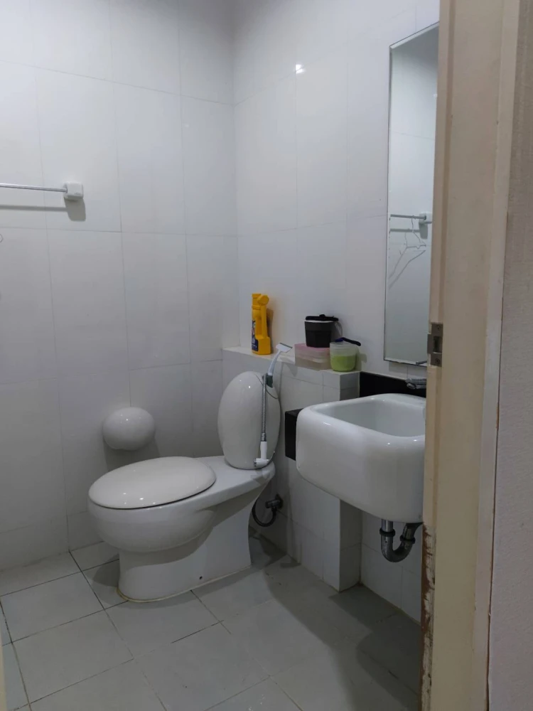 For rent: Astro Condominium. It is simply decorated but fully functional. Comes with electrical appliances. Hurry and reserve now!