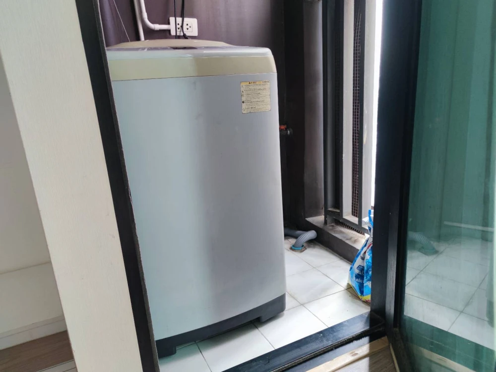 For rent: Astro Condominium. It is simply decorated but fully functional. Comes with electrical appliances. Hurry and reserve now!