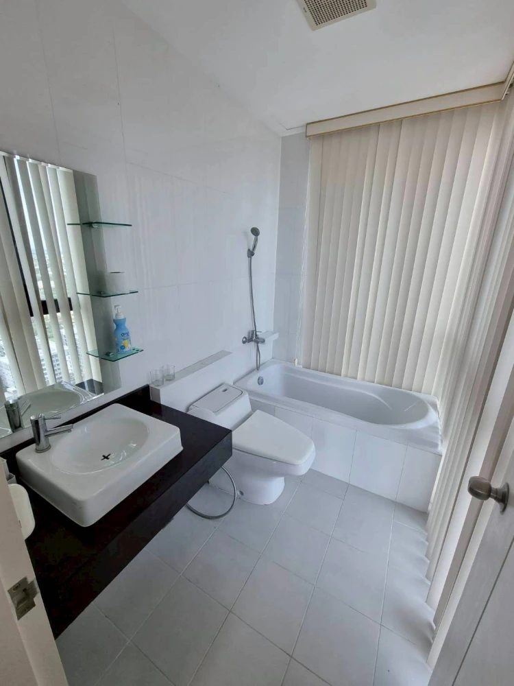 For rent, Astro Condominium, corner room, Muang Thong Thani view side, don't miss it.