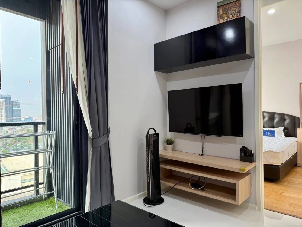 For rent: M Ladprao, 15th floor, electrical appliances and furniture included, just come and move in.