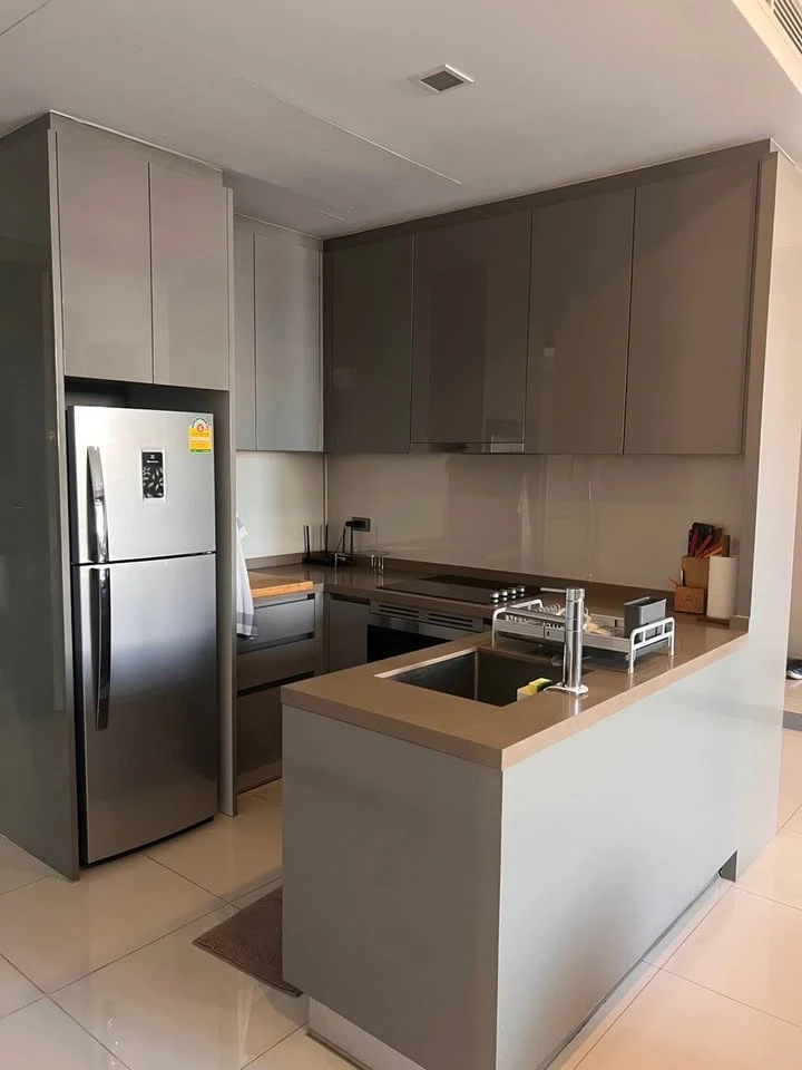 For rent: M Silom, pet-friendly, with a private garden. The unit consists of a 74 sq m apartment and a 76 sq m garden area. Ready to move in!