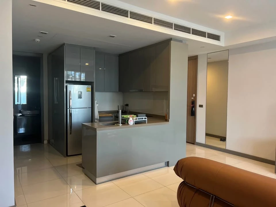 For rent: M Silom, pet-friendly, with a private garden. The unit consists of a 74 sq m apartment and a 76 sq m garden area. Ready to move in!