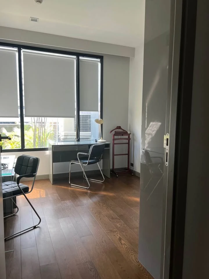 For rent: M Silom, pet-friendly, with a private garden. The unit consists of a 74 sq m apartment and a 76 sq m garden area. Ready to move in!