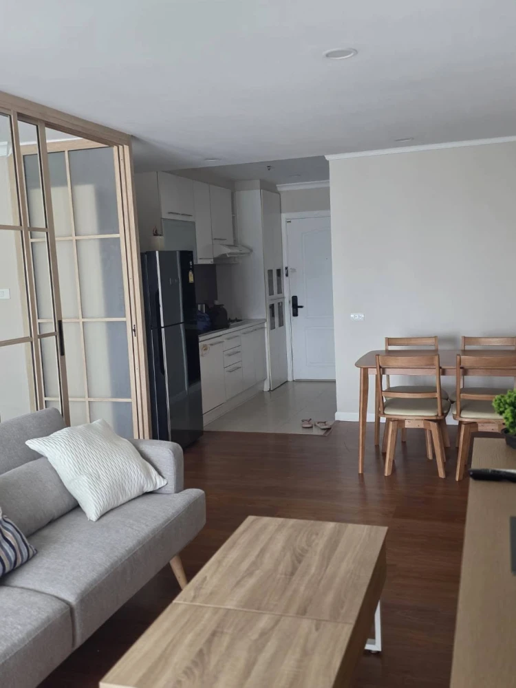 For rent: Grand Park View Asoke, fully furnished unit, like new condition! 25th floor, beautiful view. Book now!