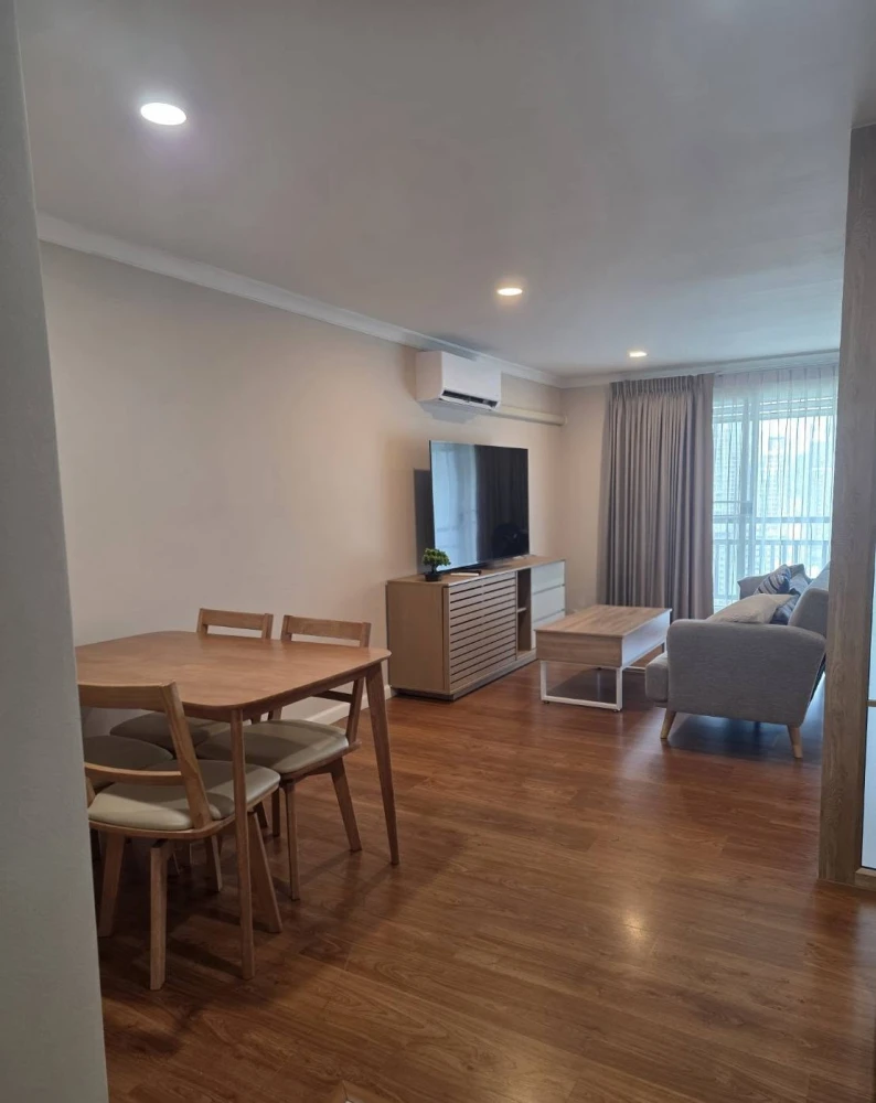 For rent: Grand Park View Asoke, fully furnished unit, like new condition! 25th floor, beautiful view. Book now!