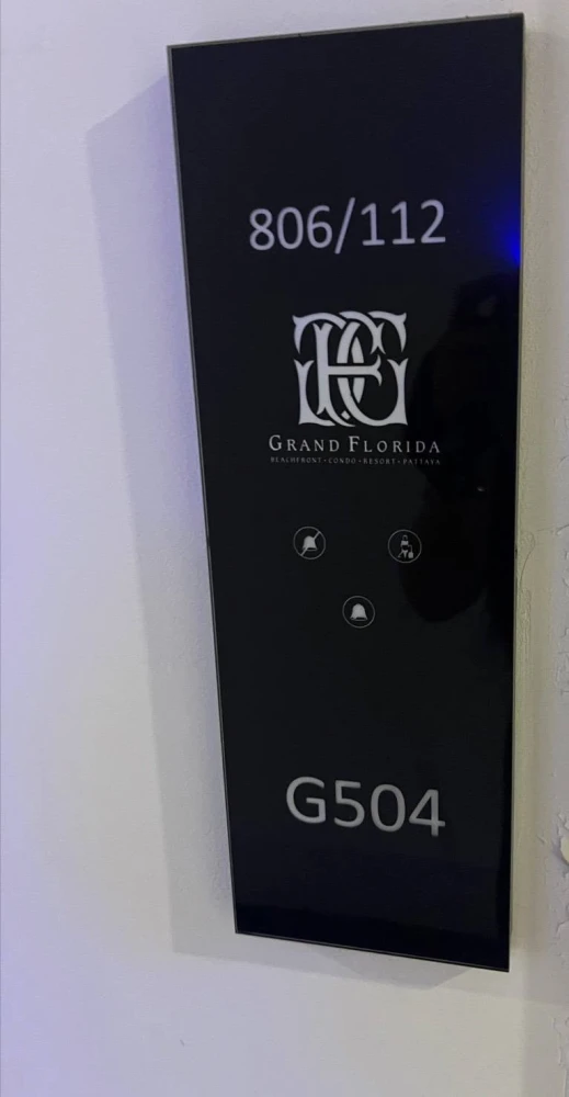 For rent: Grand Florida Beachfront Condo Resort Pattaya. Stunning pool view, spacious room, fully furnished with appliances. Book now!
