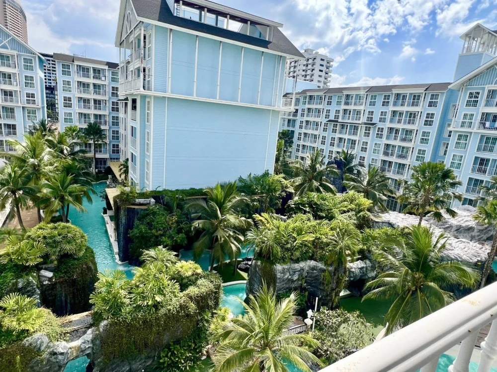 For rent: Grand Florida Beachfront Condo Resort Pattaya. Stunning pool view, spacious room, fully furnished with appliances. Book now!