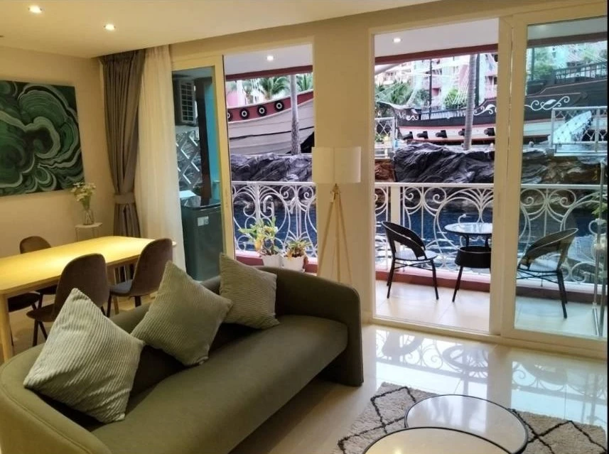 For rent: Grand Caribbean Resort Pattaya, 2 bedrooms, 2 bathrooms, 1st floor, back of the room, open to walk directly into the water park pool. If you