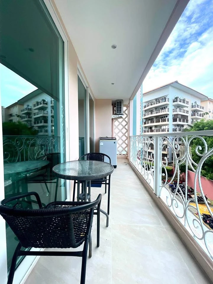 For rent Grand Caribbean Resort Pattaya (South Pattaya) Condo with water park, very large room, garden view, good atmosphere, must book now.