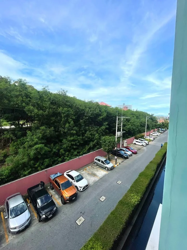 For rent Grand Caribbean Resort Pattaya (South Pattaya) Condo with water park, very large room, garden view, good atmosphere, must book now.