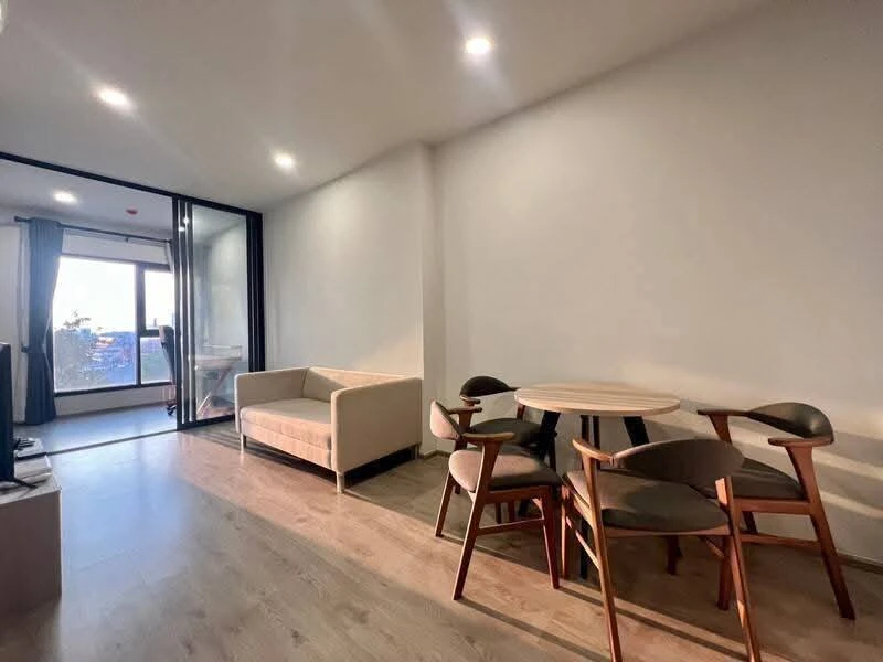 For rent: Chapter One Flow Bang Pho, 38th floor, beautiful Chao Phraya River view, relaxing atmosphere, very worth booking.