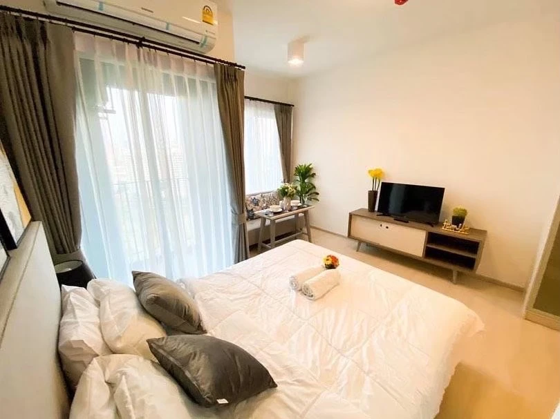 For rent: Chapter One Eco Ratchada - Huai Khwang, Studio room, 19th floor, high view, furnished, ready to move in, book now.