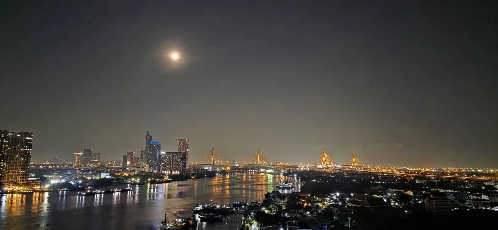 For rent: Chapter One Modern Dutch Condo, riverside, 60 sq.m., beautifully decorated. Book now!