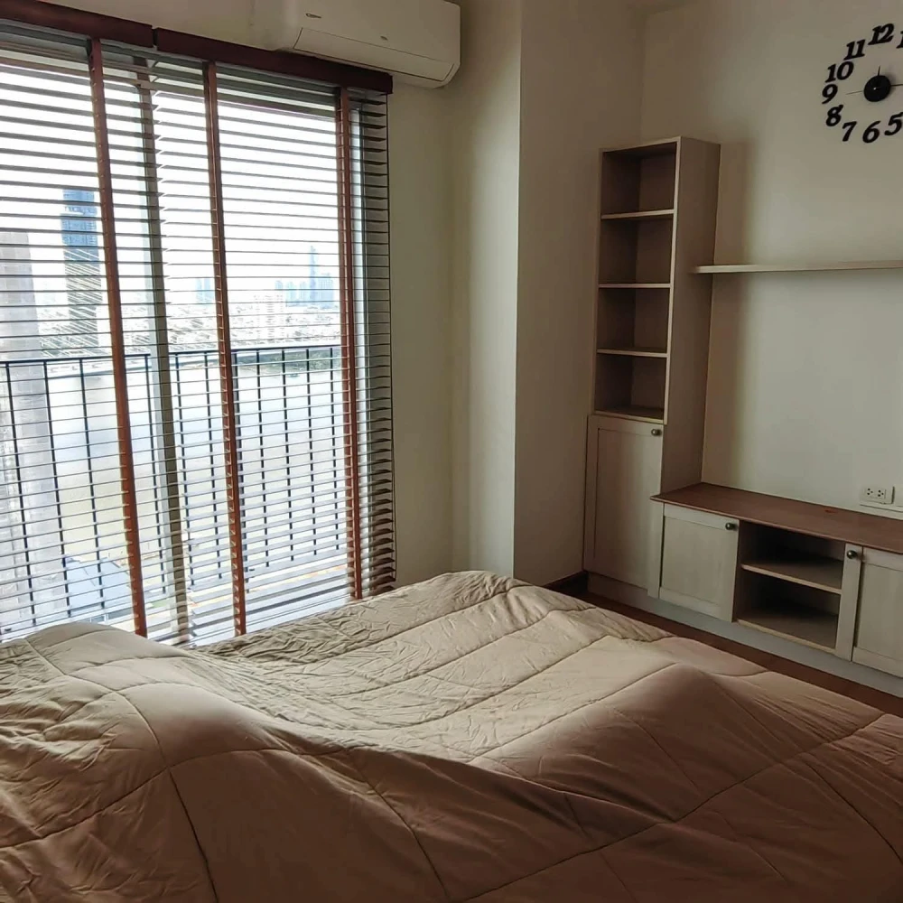 For rent: Chapter One Modern Dutch, very high floor, Chao Phraya River view in every room, with balcony for viewing. You must arrange it!!